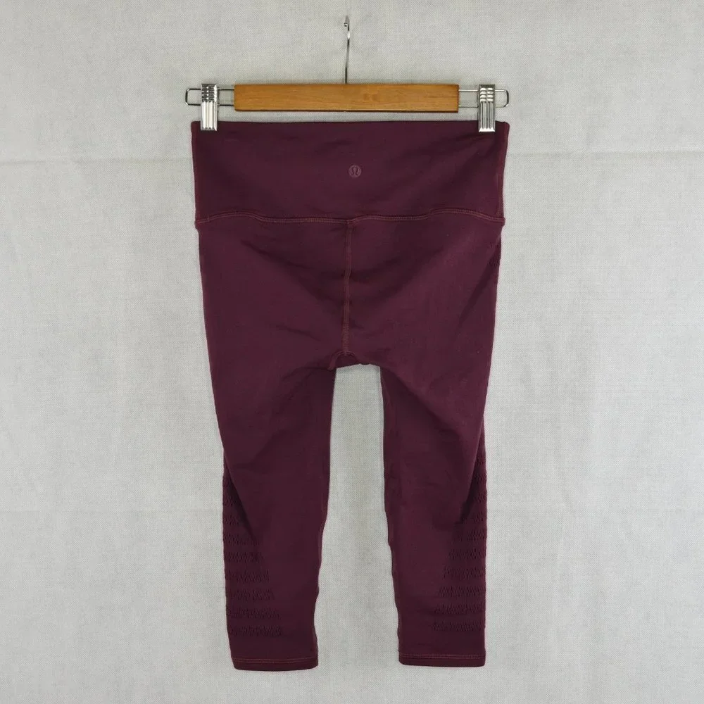 lululemon Reveal Crops *Stripes Size 6 in Dark Adobe
